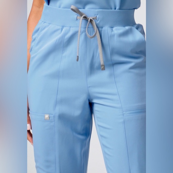 Fabletics scrub set - Picture 6 of 8